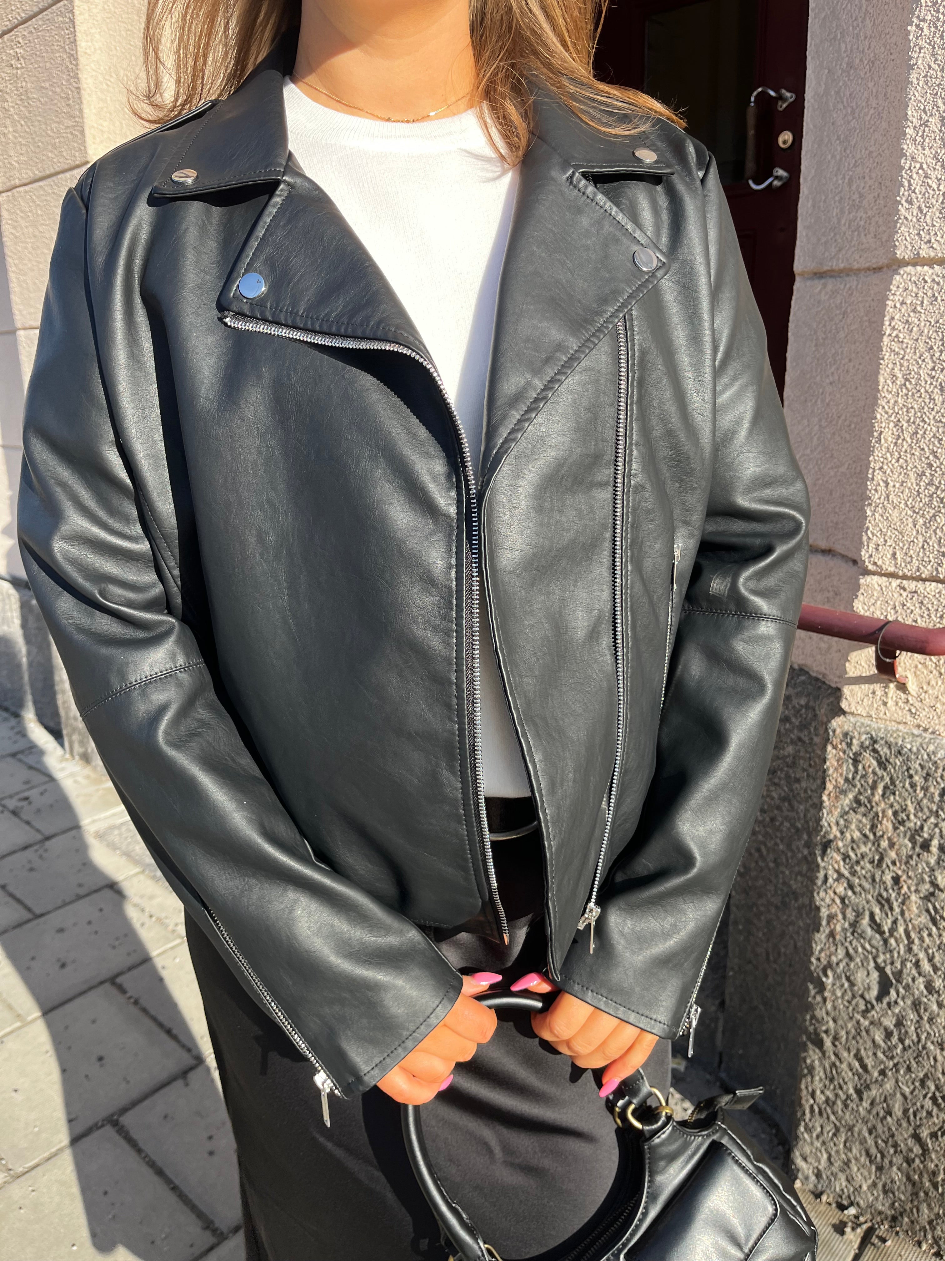 VICARA Jacket - Black